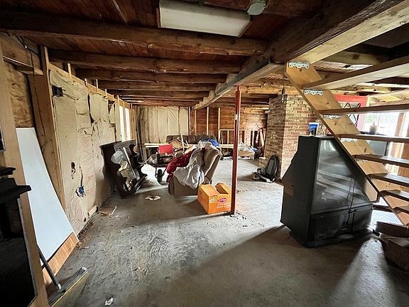 5th image of 229 & 231 E Bloss St