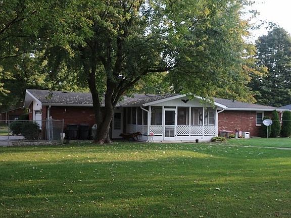 ENJOY YOUR LARGE YARD WHILE RELAXING IN YOUR SCREENED IN PORCH