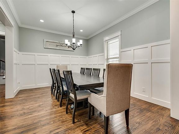 3rd image of 11 Amity Ln