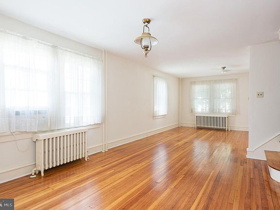 5th image of 430 Highland Ave