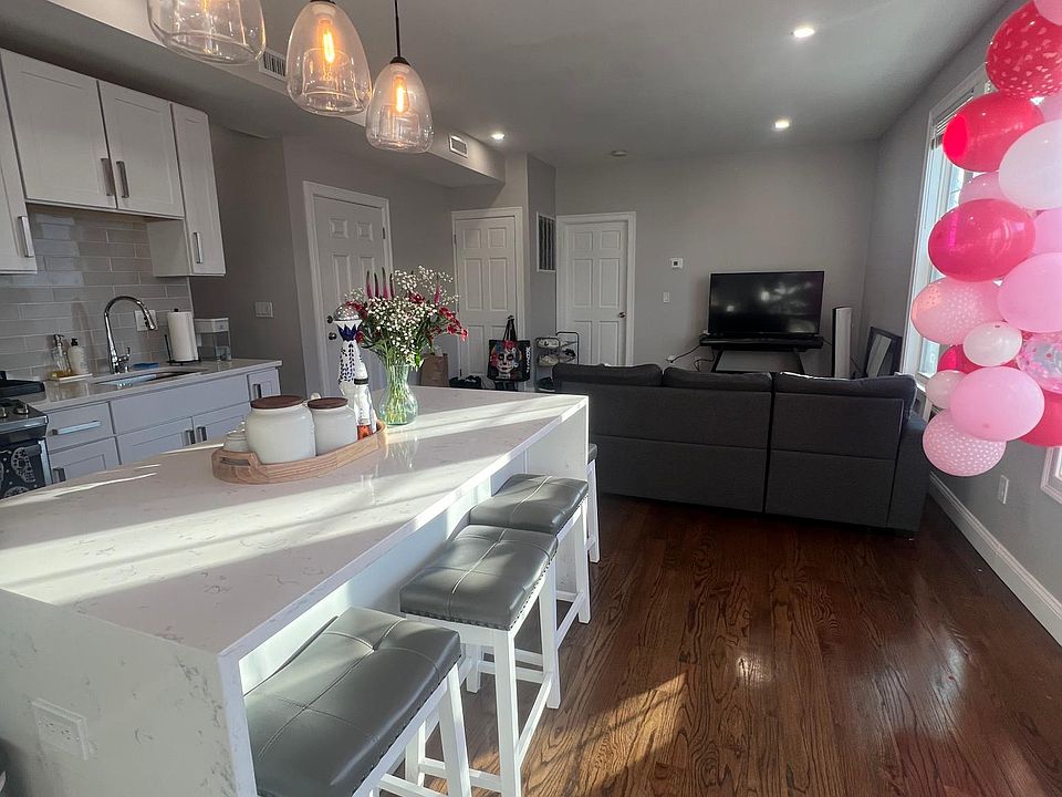 1st image of 20 Mount Vernon St APT 3
