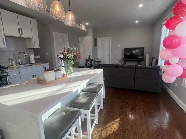 20 Mount Vernon St APT 3, Dorchester, MA 02125