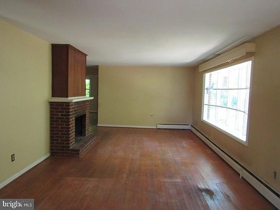 4th image of 1024 Gladway Rd