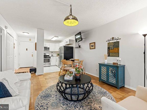 3rd image of 5225 Pooks Hill Rd APT 1717N