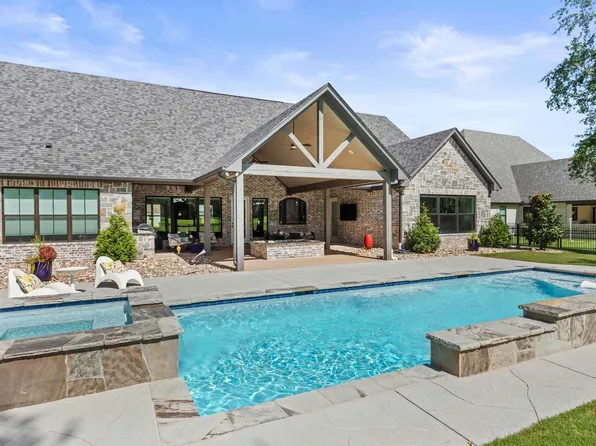 84 Ryder Cup Trl, Lindale, TX 75771
