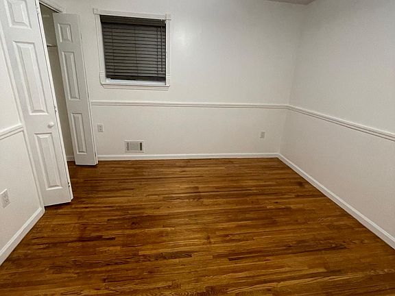 4th image of 434 Eltingville Blvd #1