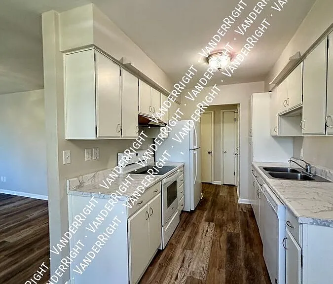 Carriage Hills Apartments — Photo 3