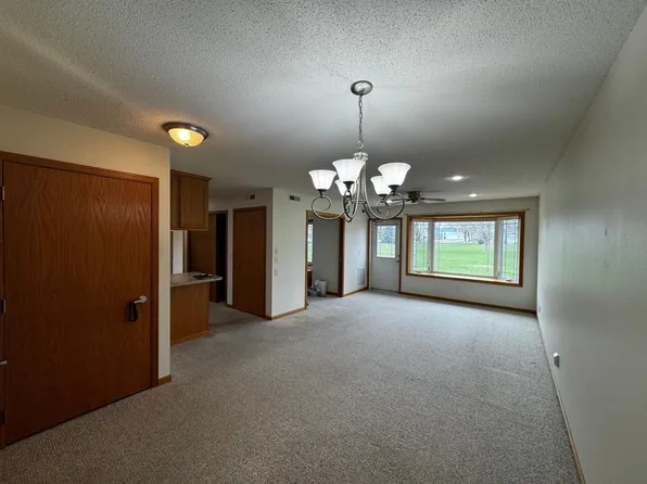 307 Roseland Ave APT 5, Prinsburg, MN 56281