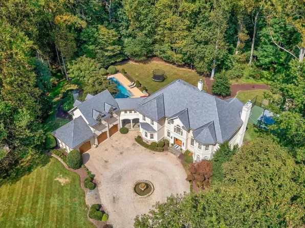 532 Springvale Rd, Great Falls, VA 22066