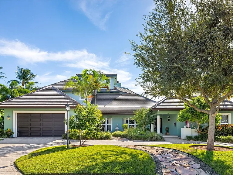 70 Bay Colony Ln — Photo 1