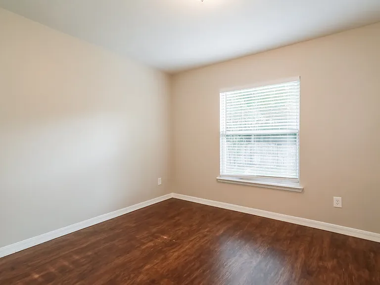 1697 Glen Laurel Dr — Photo 10