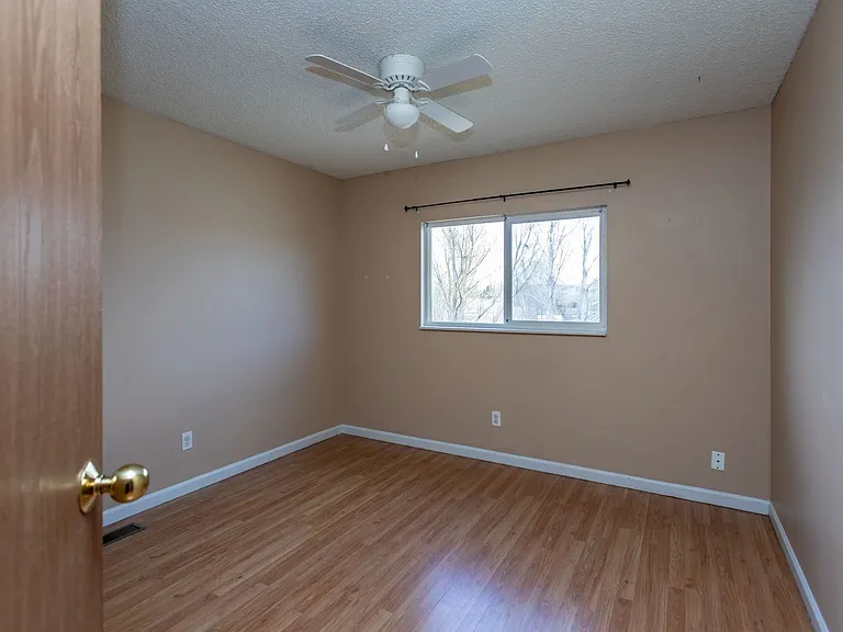 1130 Pond Side Dr — Photo 28