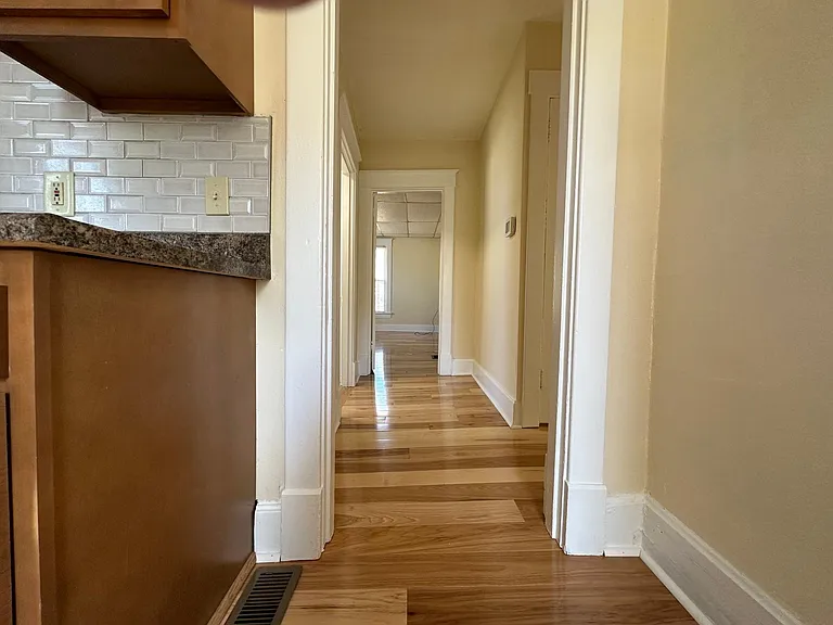 317 E 8th St #B — Photo 17