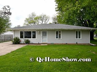 209 6th St, Colona, IL 61241