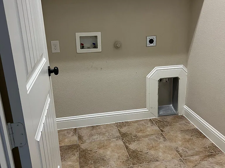 9012 Sandhills Dr — Photo 24