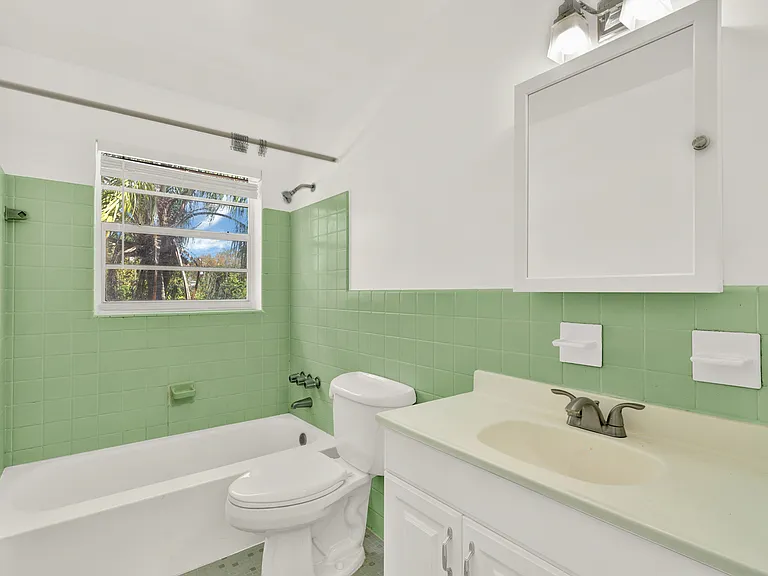 340 Madeira Ave #5 — Photo 7