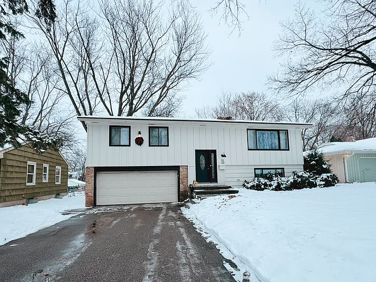 735 Grant St — Photo 1