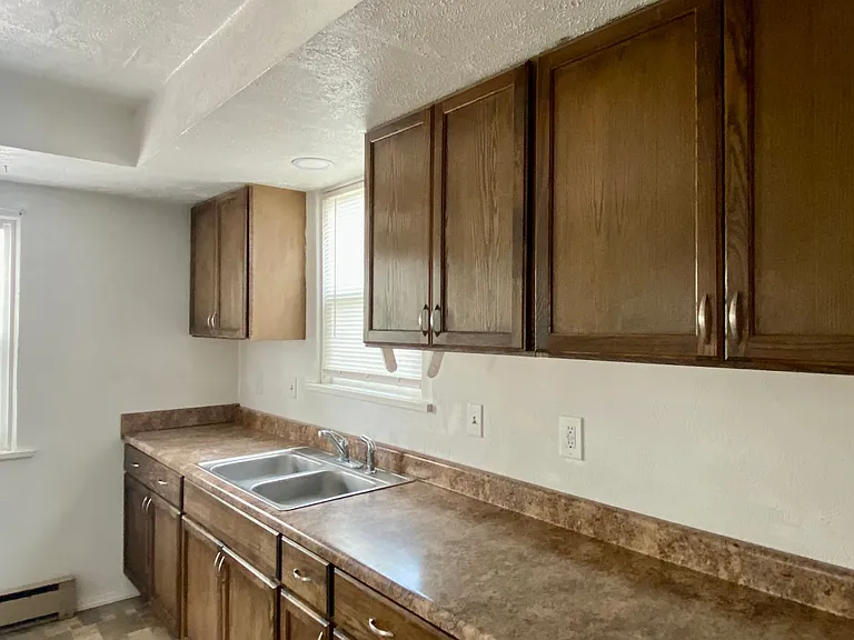 1803 Siskiyou St — Photo 7