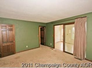 304 S Meadowhill Ln, Mahomet, IL 61853