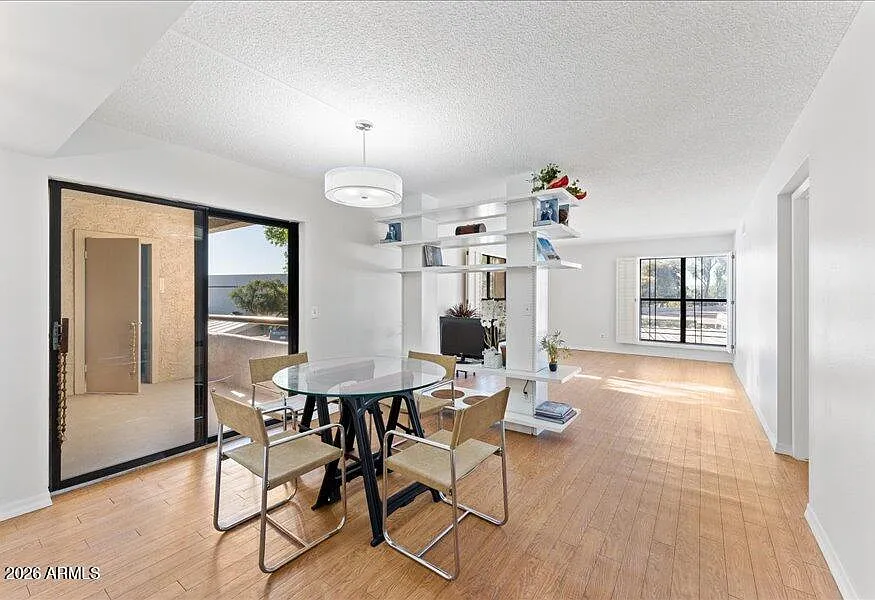 2 bed, 2.0 bath, 1319 sqft, $2,100 — Photo 4