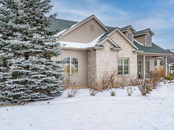 4th image of 327 Crestwood Ct