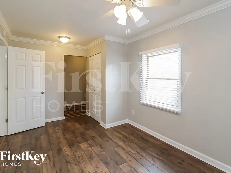 958 Sheffield Dr — Photo 8