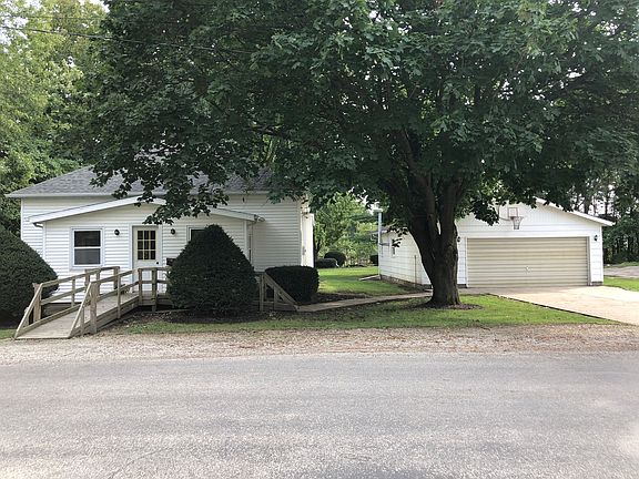 3rd image of 206 E Monroe St