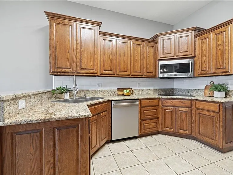 1406 N Latisha Ln — Photo 5