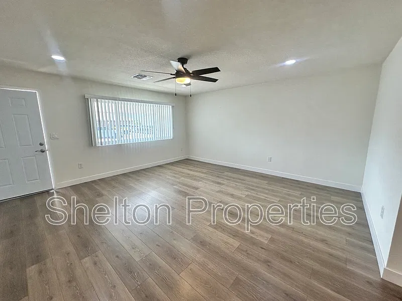 2 bed, 2.0 bath, 995 sqft, $1,750 — Photo 3