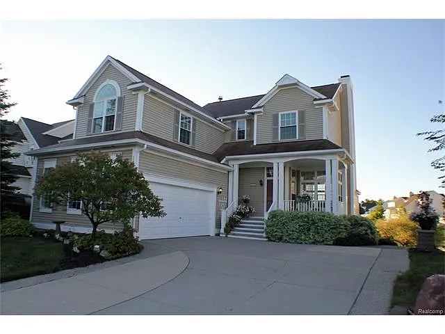 1075 Watersedge Ct photo 1