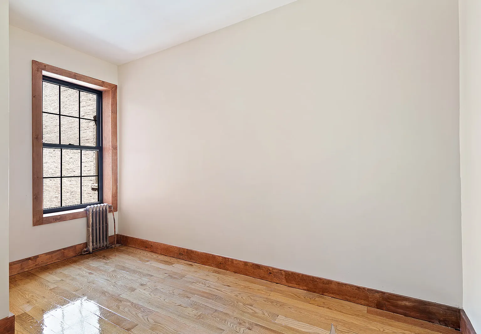 1567 De Kalb Avenue — Photo 3