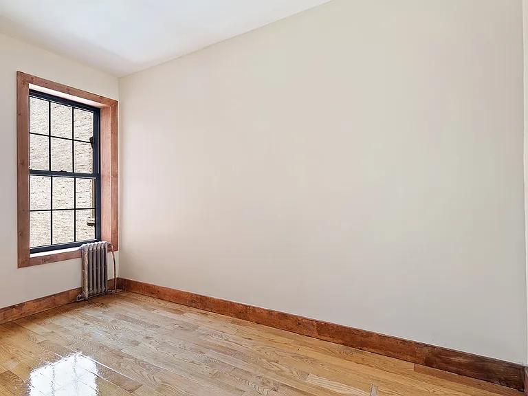 1567 De Kalb Ave #3R — Photo 3