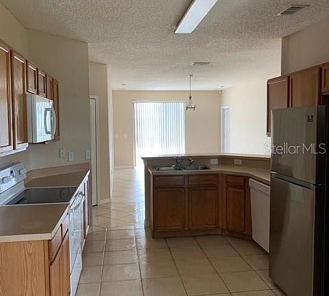 4th image of 657 Sunset View Dr