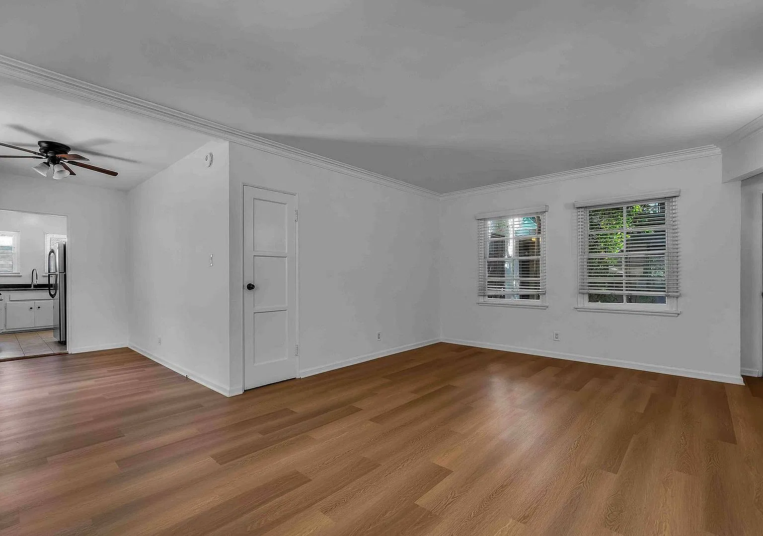 Huge studio in WeHo — Photo 4