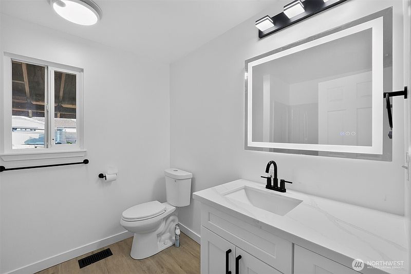5th image of 1737 6th Street