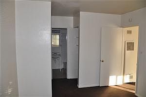 5th image of 735 N Arrowhead Ave
