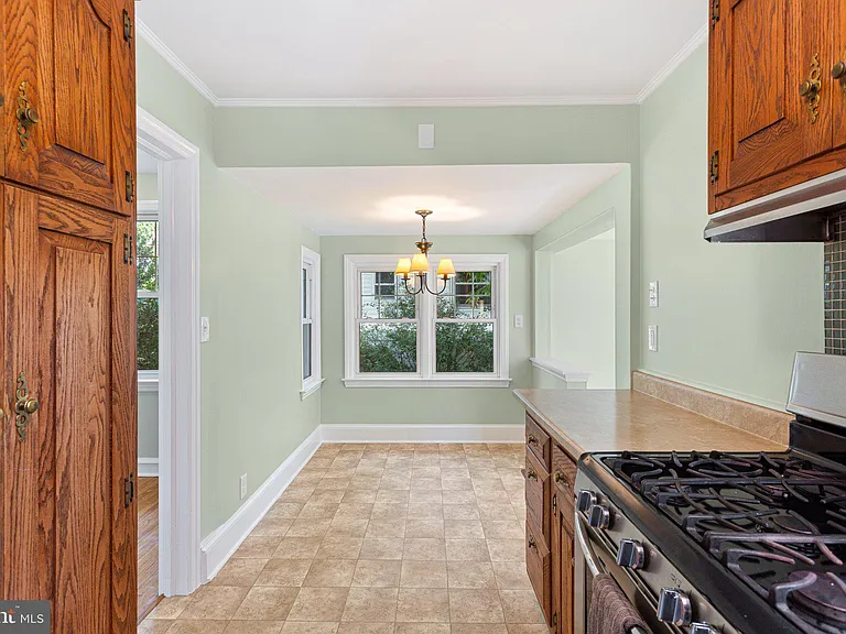 112 Cambridge Ave — Photo 6