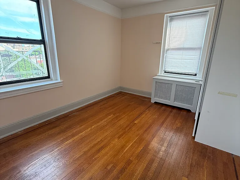62-98 Saunders St #6 — Photo 2
