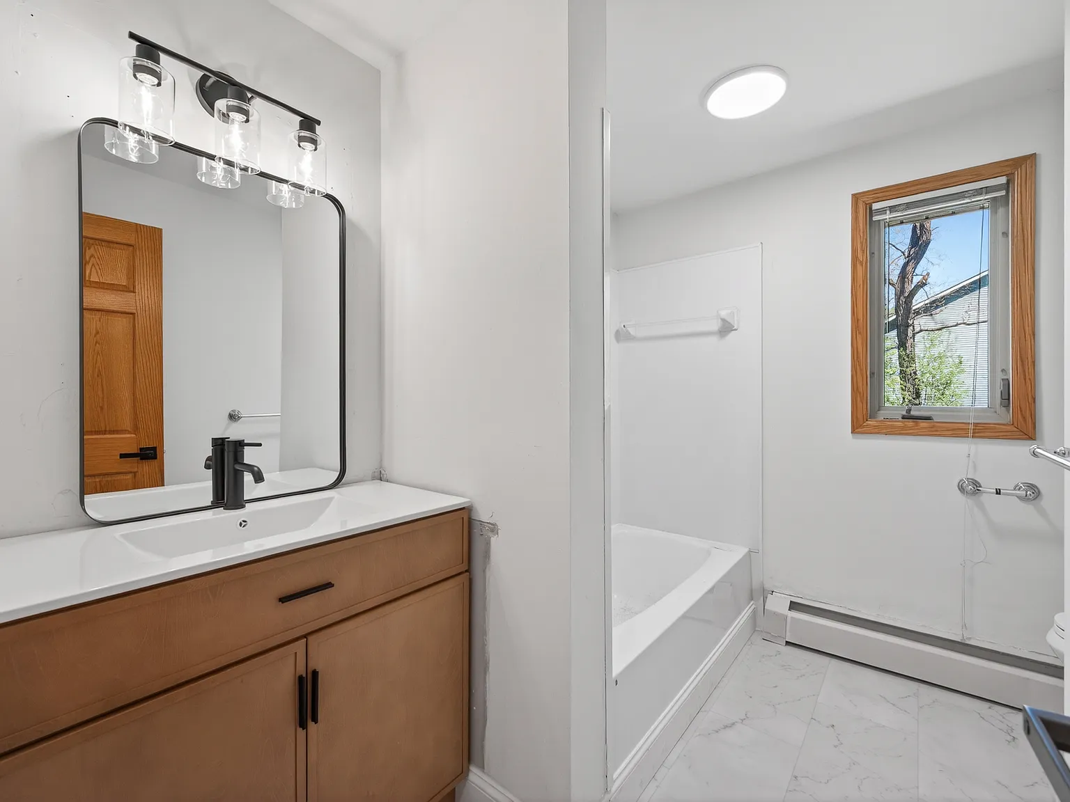 4 bed, 2748 sqft, $3,000 — Photo 2