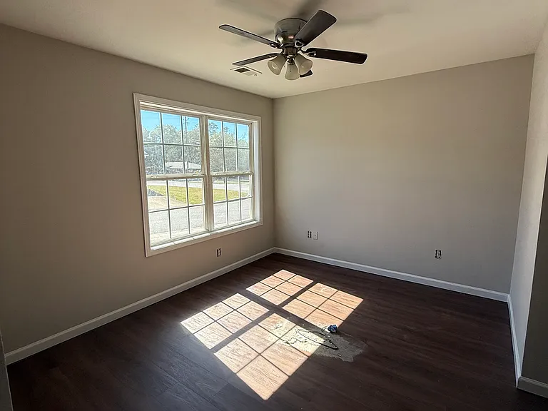 13 Dean Manor Dr — Photo 4