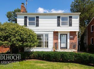 1048 Vernier Rd, Grosse Pointe Woods, MI 48236