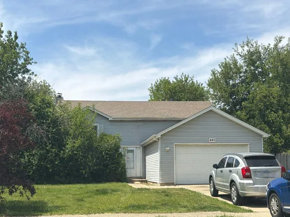 951 Campbell Dr, Naperville, IL 60563