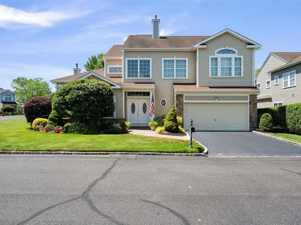 63 Hamlet Drive #1, Mount Sinai, NY 11766