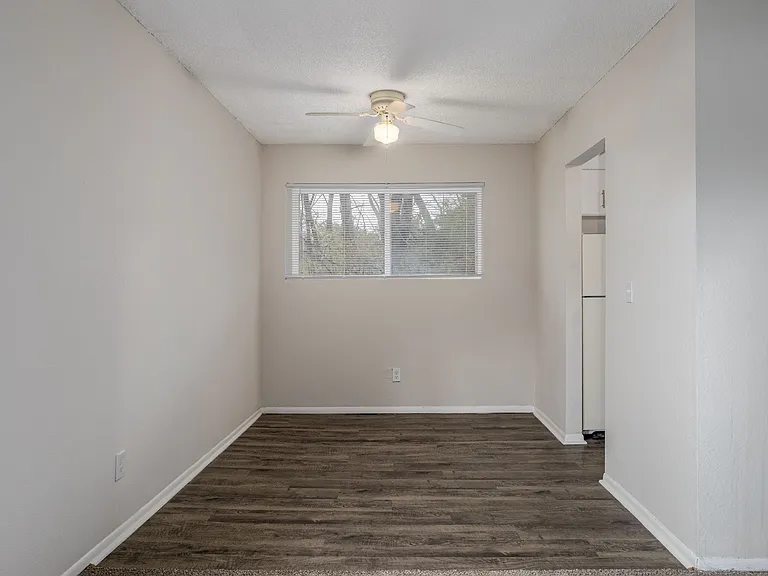 Riverside Heights Apartments — Photo 10