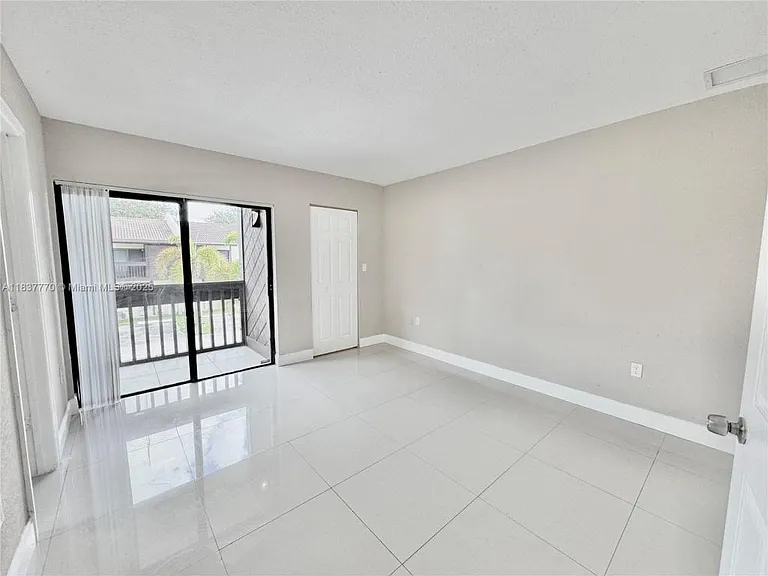 3840 SW 52nd Ave — Photo 9