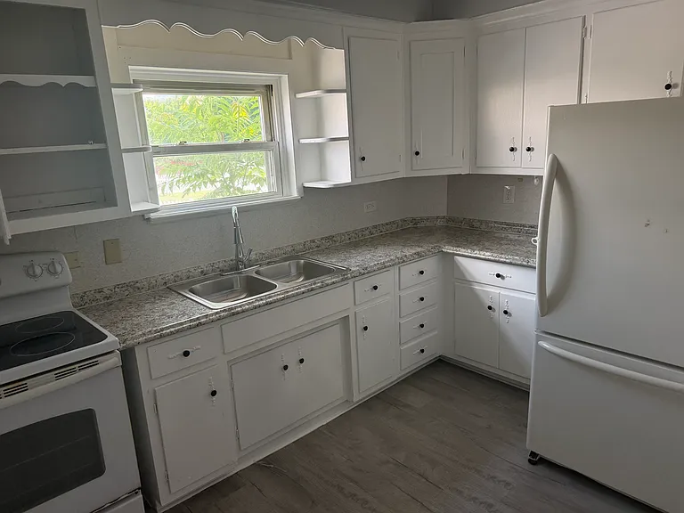 182 E Pine St #2 — Photo 8