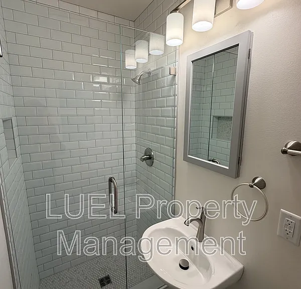 1050 Bedford Ave — Photo 10