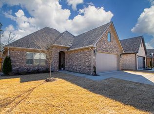 215 Kanis Ridge Dr, Little Rock, AR 72223