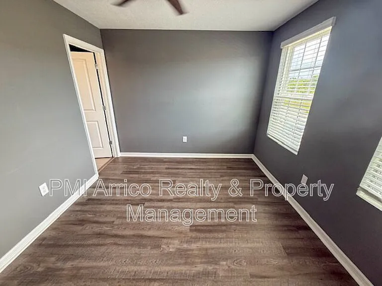 6334 Fairmont Ln — Photo 16