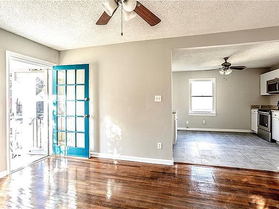 2nd image of 1212 Carlisle Ave